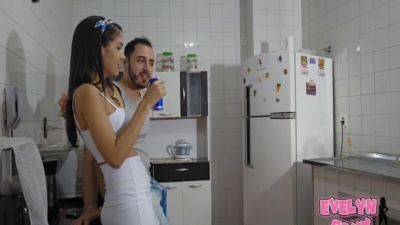 Magrinha Latina Sendo Fudida Com Vontade Na Cozinha - Leo Skull And Evelyn Foxx on coonylatina.com